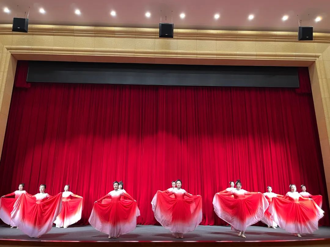 祝贺集团公司获得长春市全民健身操舞大赛最佳演出奖